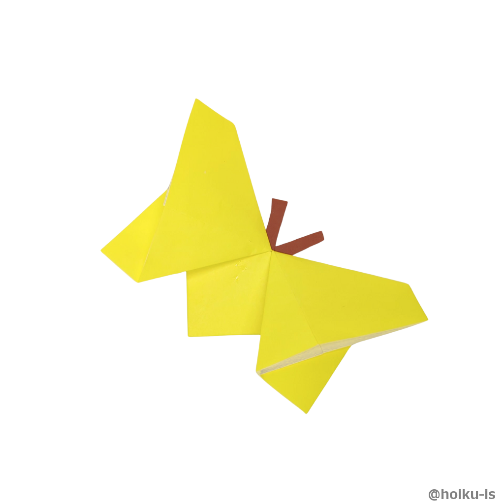 折り紙やモールなどで触覚をつくったらちょうちょの完成