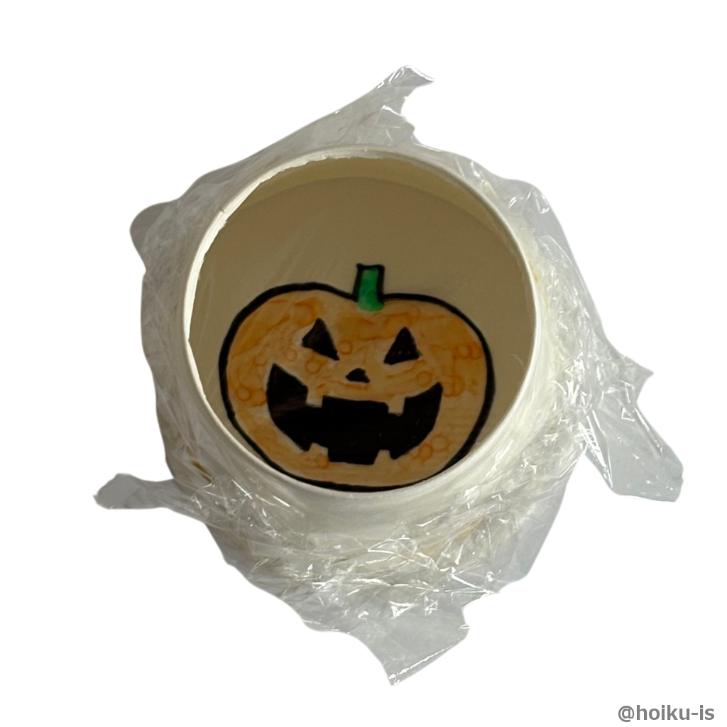 好きな絵を描いたラップを紙コップに被せ、輪ゴムでとめたら出来上がり！