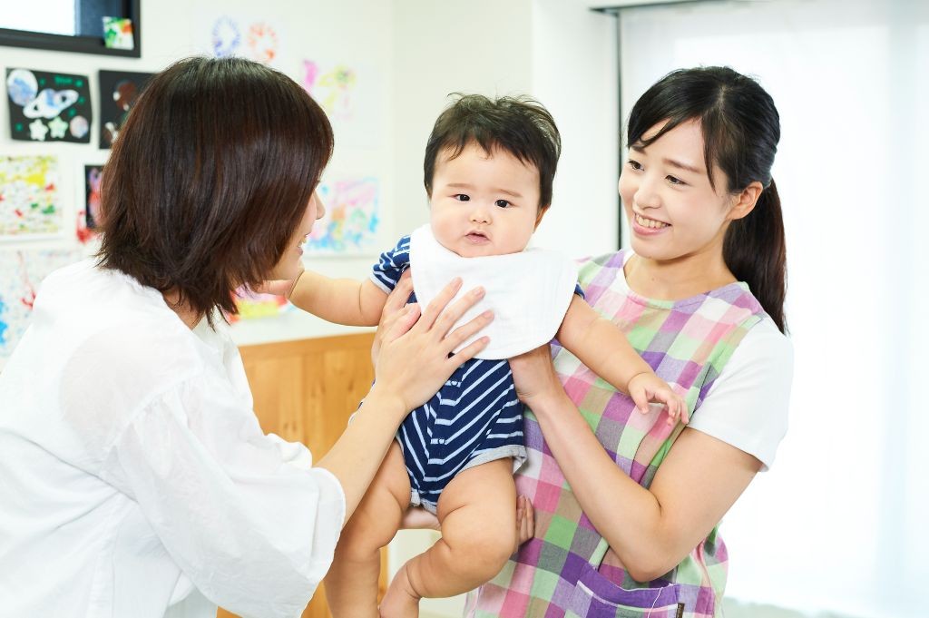 子どもを預かる保育士