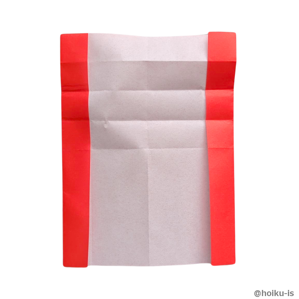 折り紙を90度回転させて、上の辺を真ん中に向かって2回折り、折り筋をつける