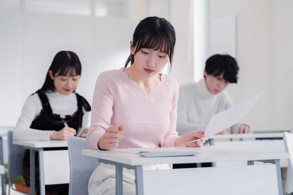 試験を受けるイメージ