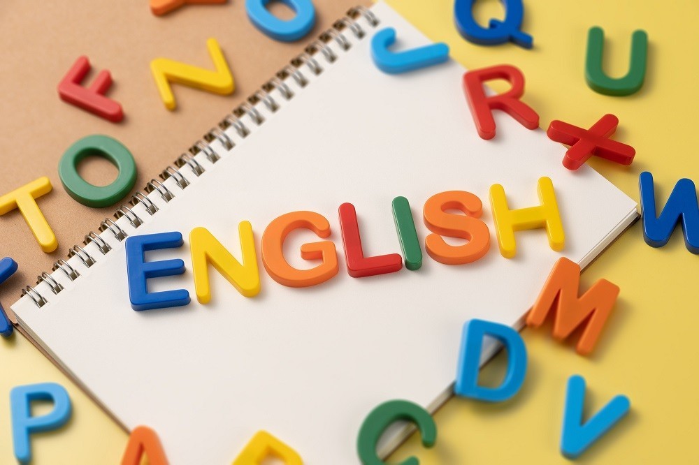 アルファベットのおもちゃとスケッチブック