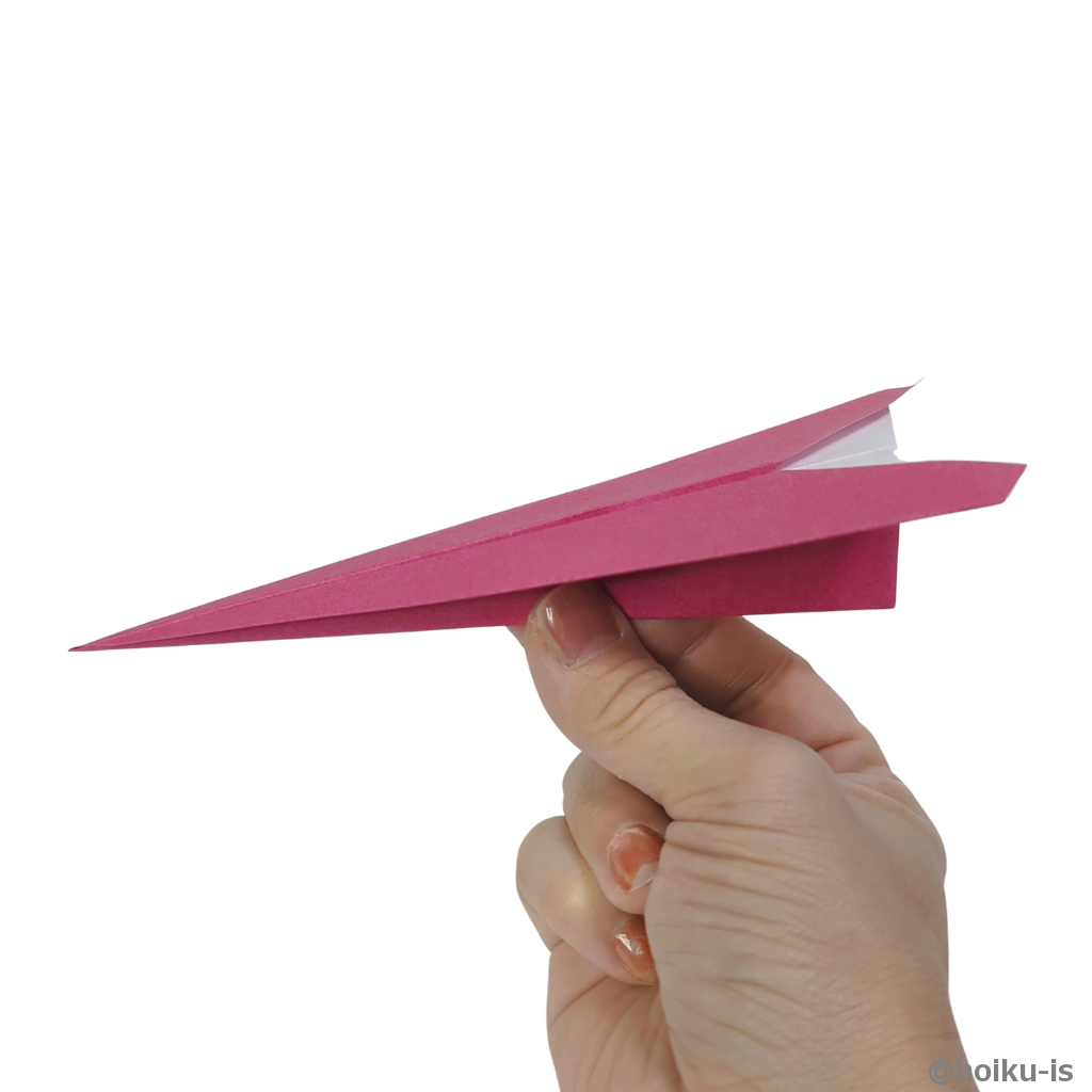 真ん中の位置をもって投げるとよく飛びます