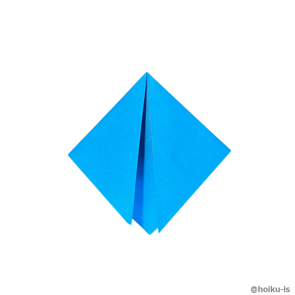 左右の角を下の角に合わせて折ります