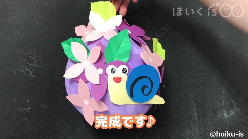 完成したあじさいとカタツムリのバルーン飾り