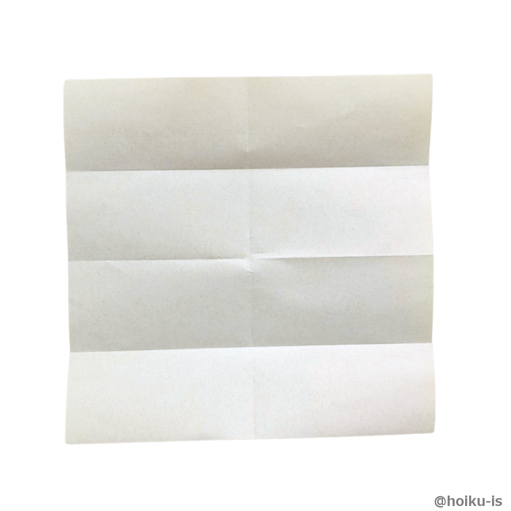 上の辺、下の辺をそれぞれ中心の線に向かって折り折り筋をつける