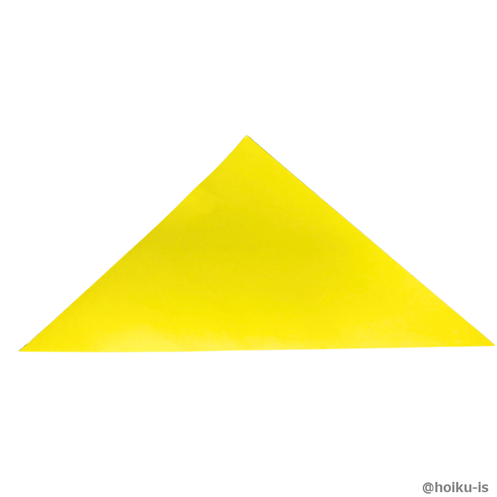 折り紙を三角に折る