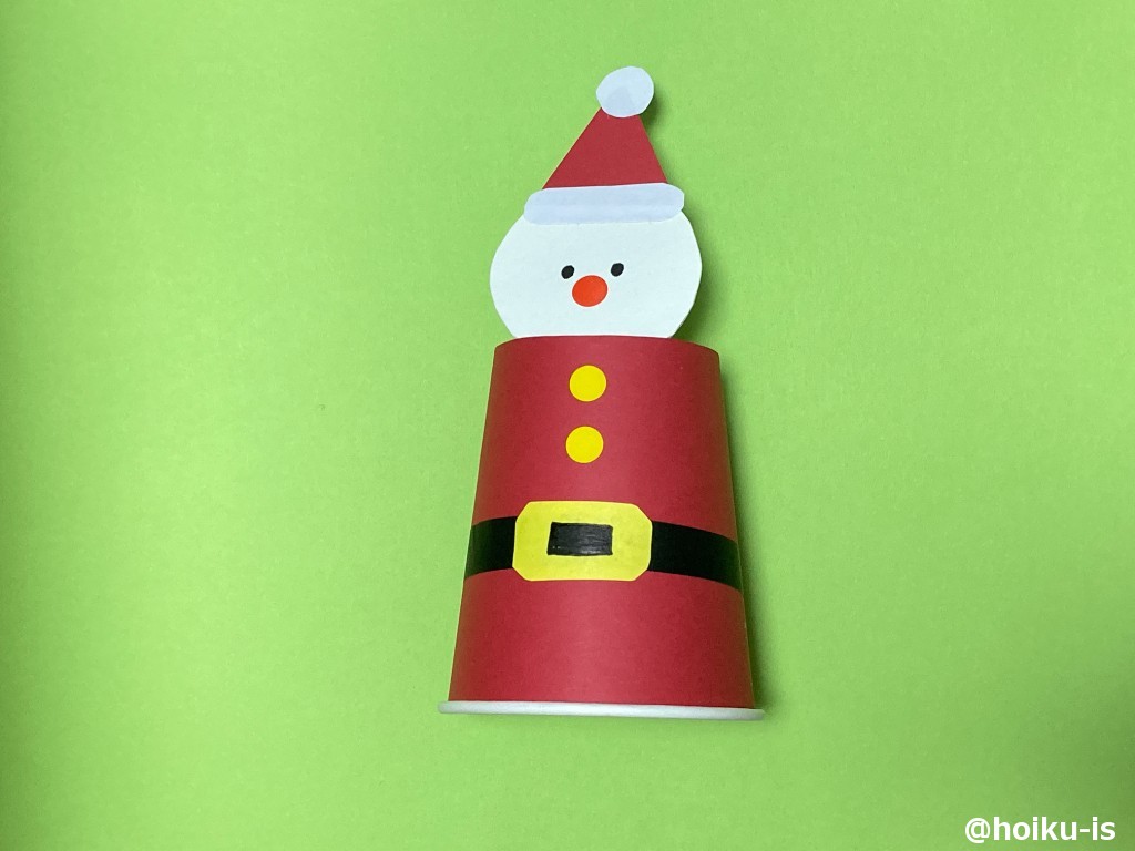 5．顔を書いたらサンタクロースの出来上がり。