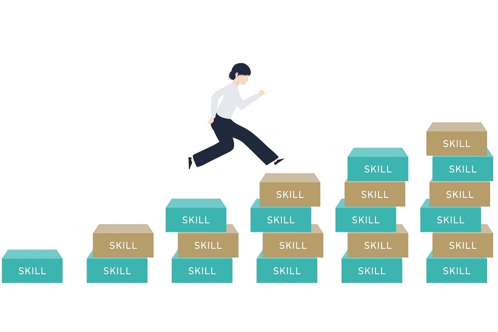 スキルアップをしていく女性のイメージイラスト