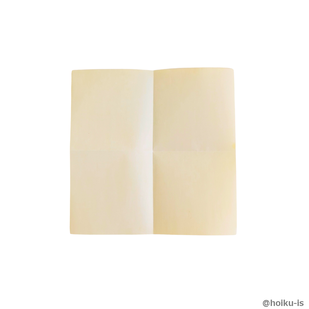 十字に折り筋を付けます