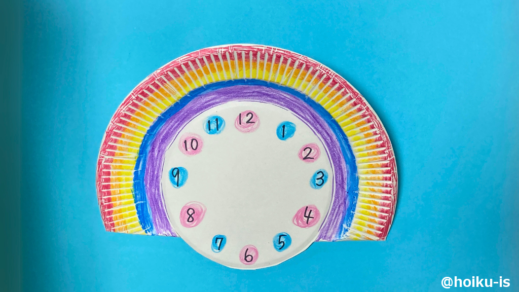 紙皿の真ん中に時計を描く