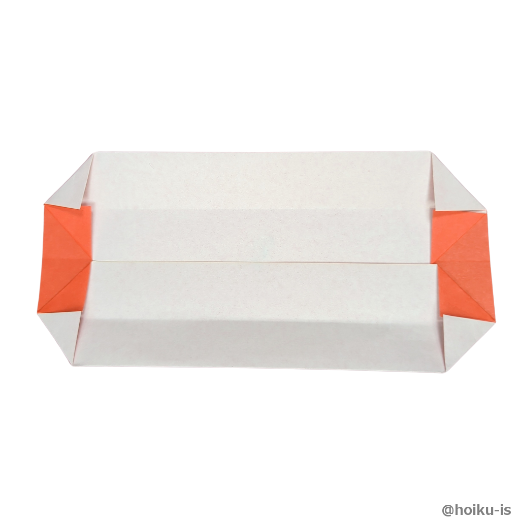 四隅の角と真ん中の辺の角を折る