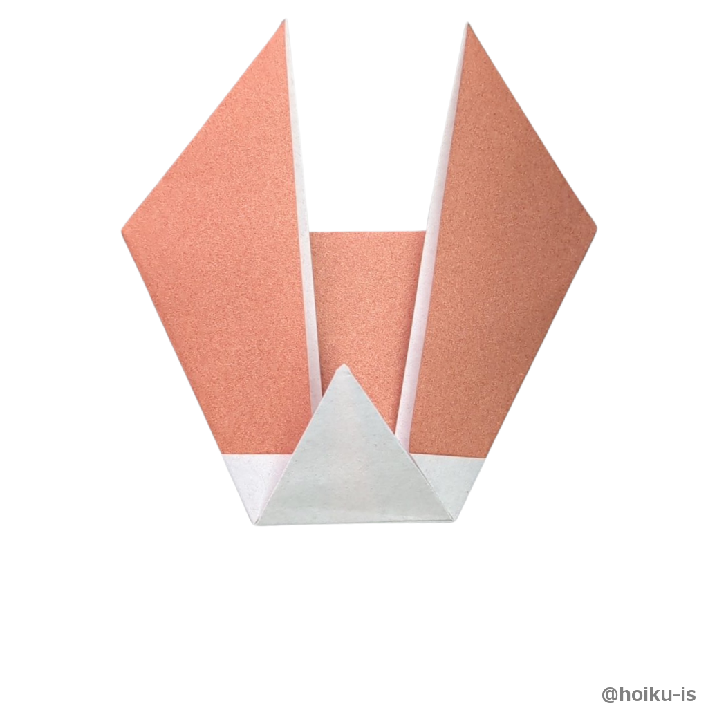 下の角を折りあげます