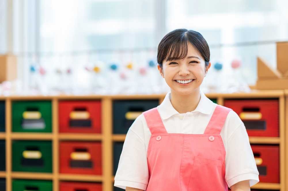 笑顔の保育士