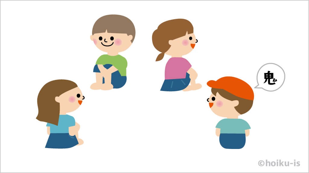 体育座りをする子どもたち