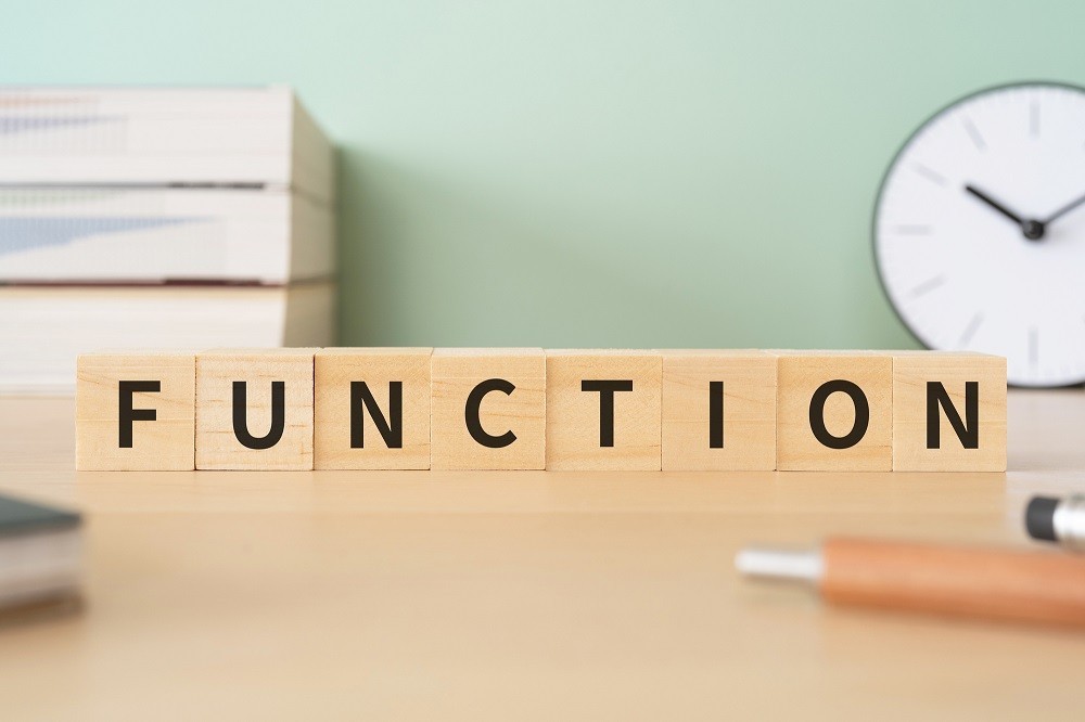 「FUNCTION」と書かれた積み木