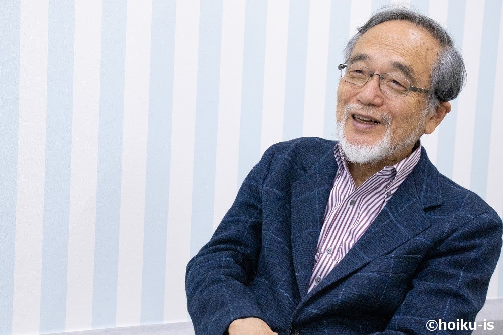 取材後に笑顔で談笑する汐見稔幸先生