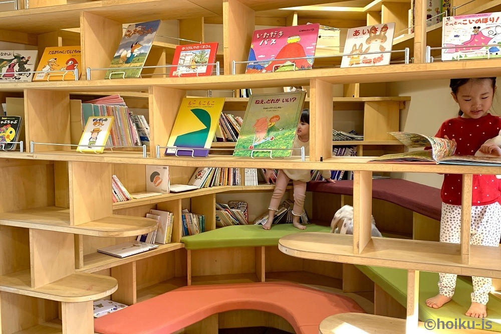 キッズラボ南流山園の絵本コーナー