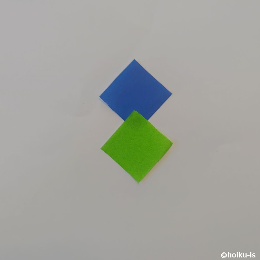 切った四角の角にのりをつけてどんどん四角をつなげていく