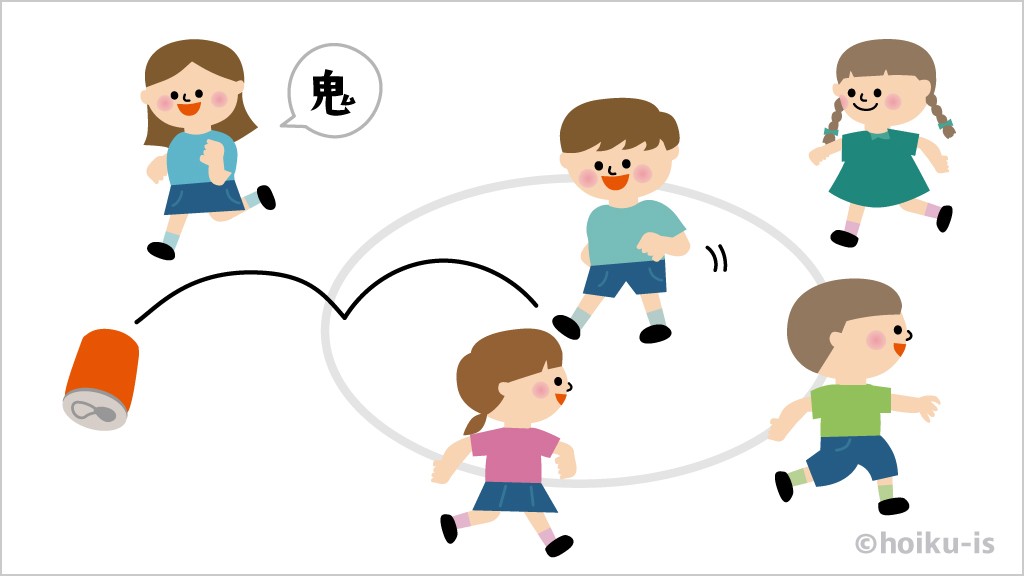 男の子が空き缶を蹴っているところ