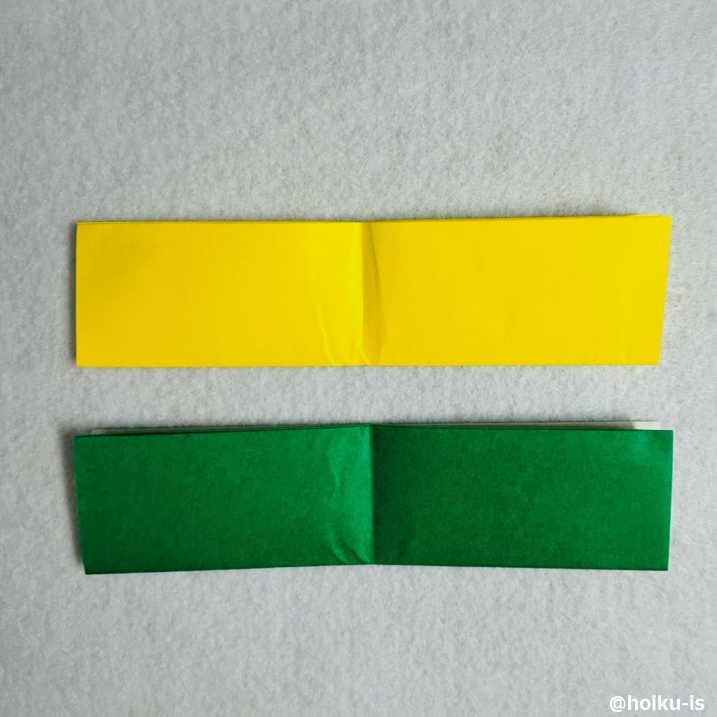 ⑤もう１枚の折り紙も、①～④と同じ手順で折り、同じ形にする。