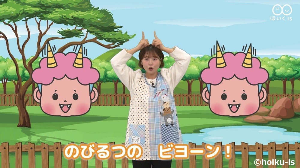 手遊び歌「つのつのつーの」を実演する保育士ずんちゃん