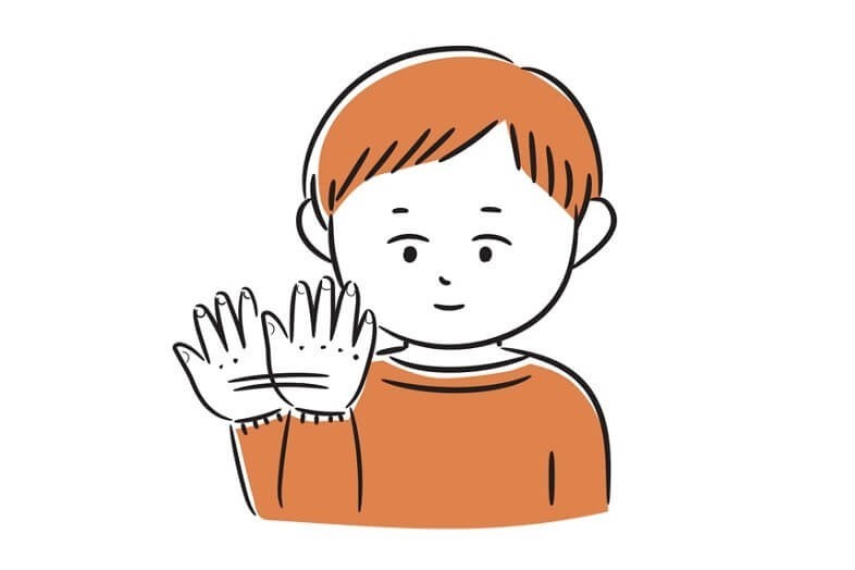 手を振る子ども