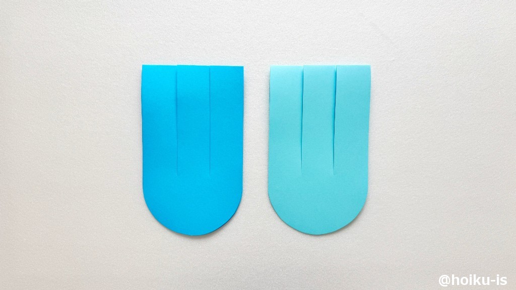 型紙を重ね、線に沿って切る