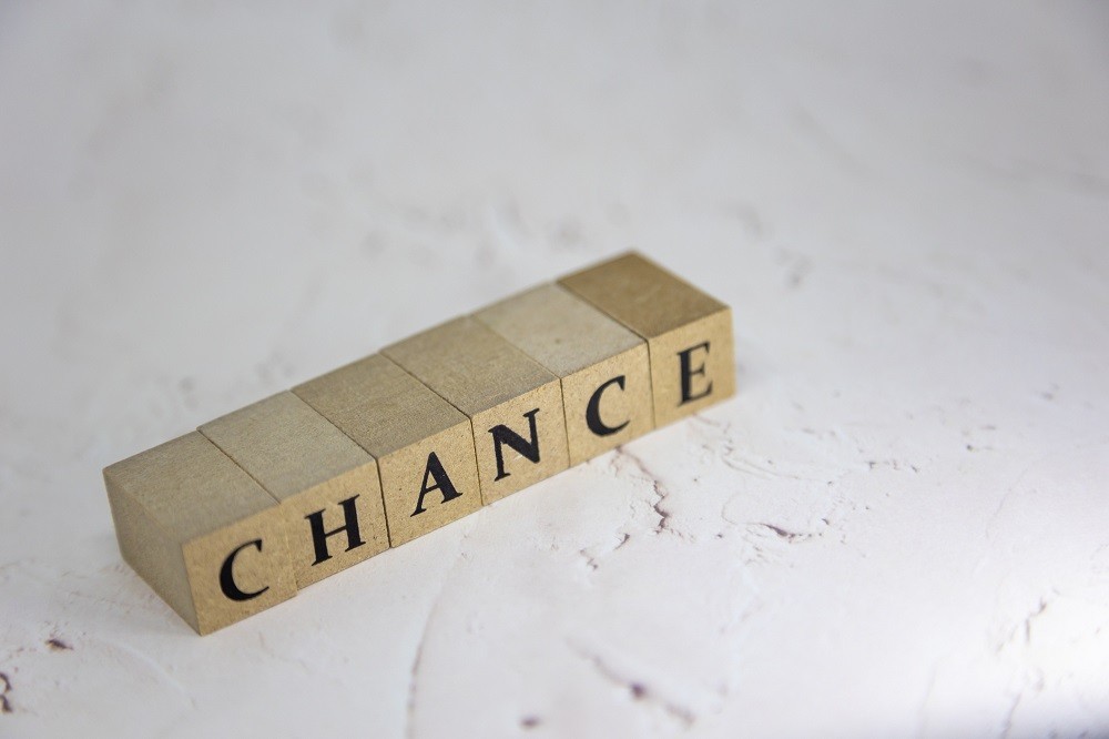 「CHANCE」と書かれた積み木