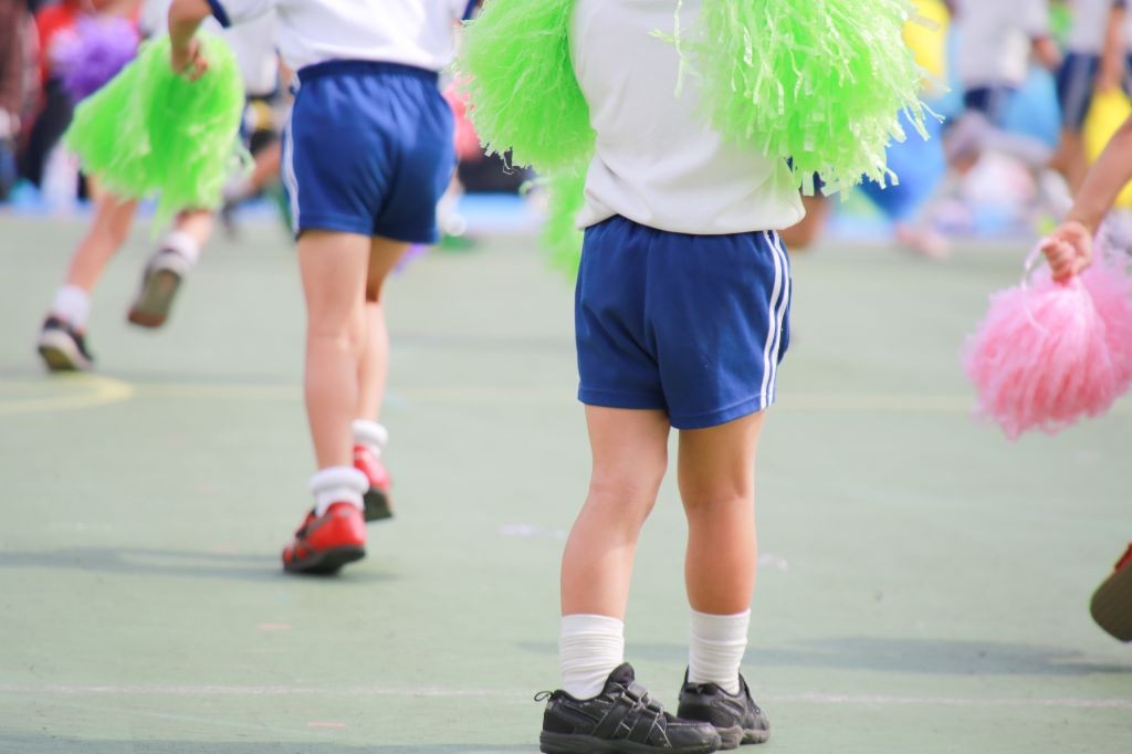 ダンスをする保育園児