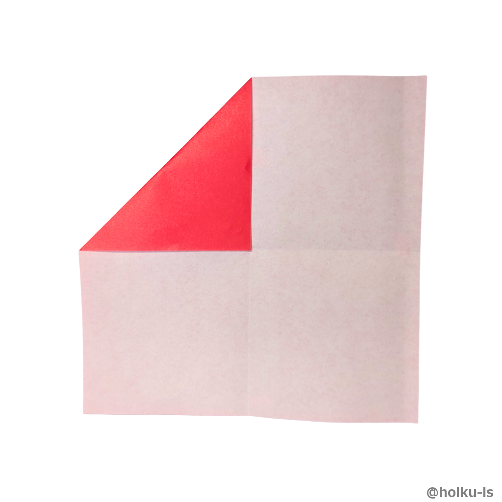 折り筋に合わせて左上の角を折る