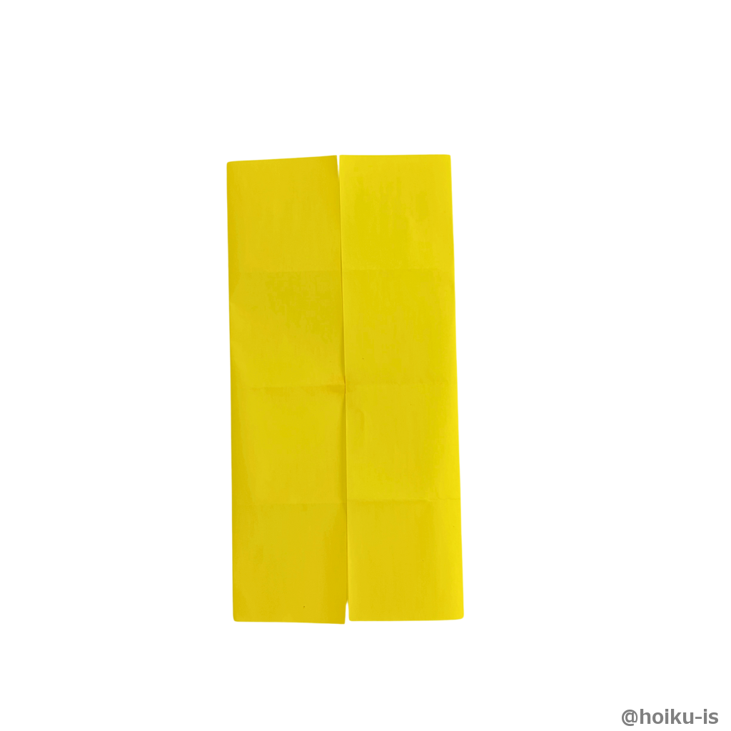 左右の辺を中央に合わせて折ります