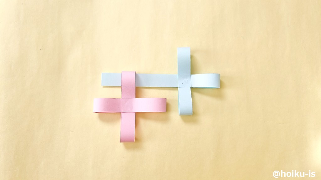 同じように作ったお花をつなぎ合わせる