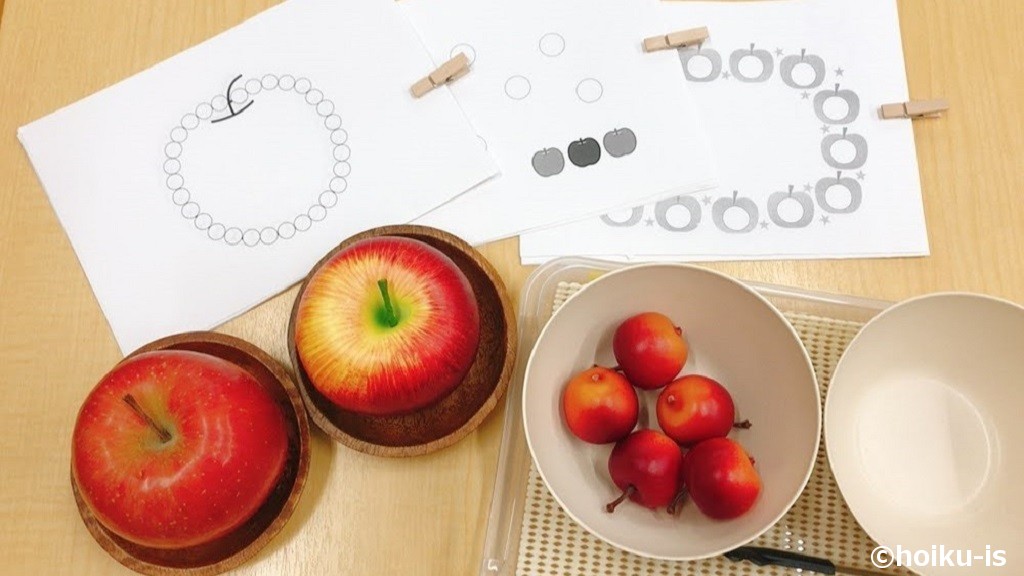 リンゴとリンゴをテーマにした活動に使う道具