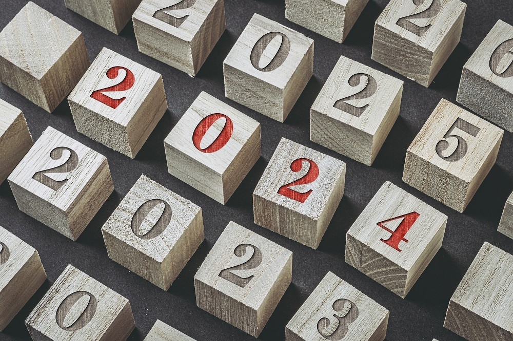 うるう年である2024年が強調された積み木