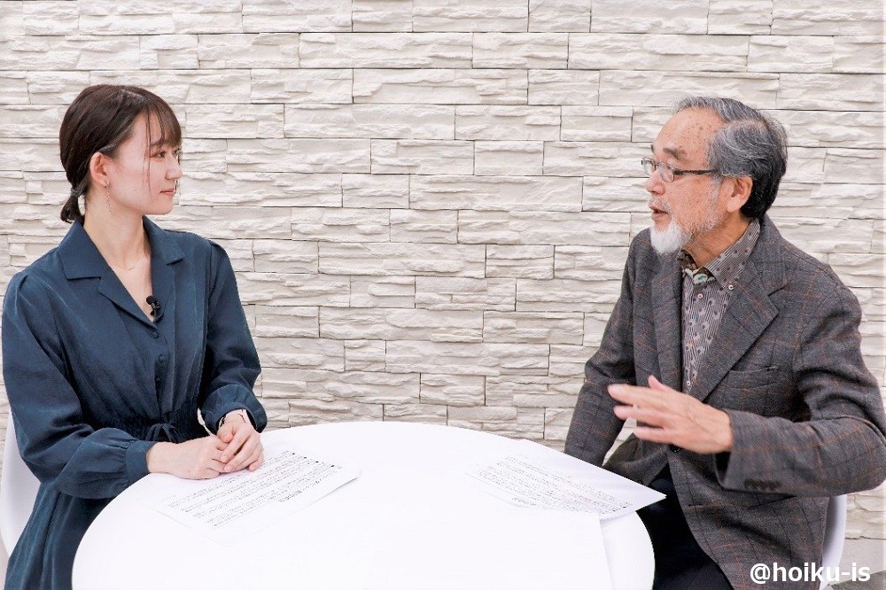 対面で話をするまゆか先生と汐見稔幸先生