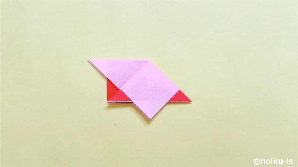 内側を開くように折る