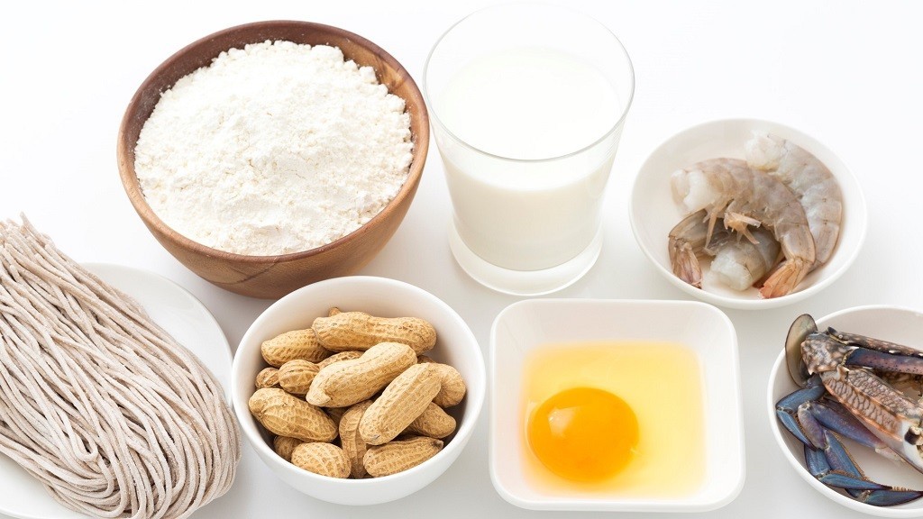 食物アレルギーの原因となる代表的な食材／小麦粉・鶏卵・牛乳・落花生・エビ・カニ・そば