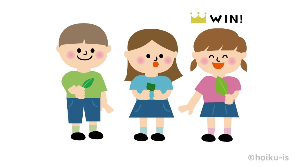 葉っぱの大きさ比べをしている子どもたち