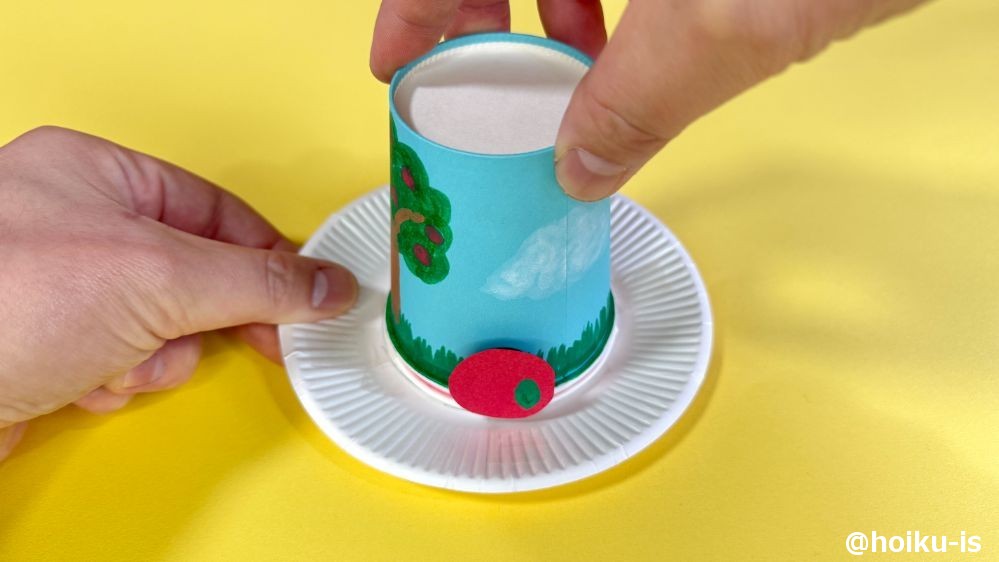 紙コップをまわす