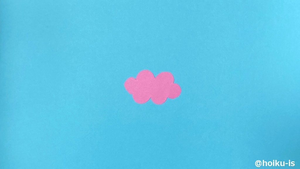 【鬼の髪の毛】ピンクの画用紙を雲のような形に切る