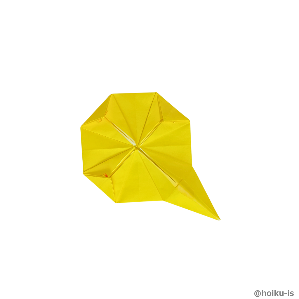 つけた折り筋に合わせて四隅を開く