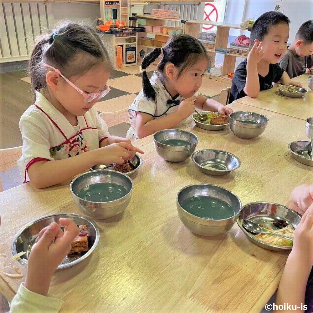 中国の保育園の給食の様子