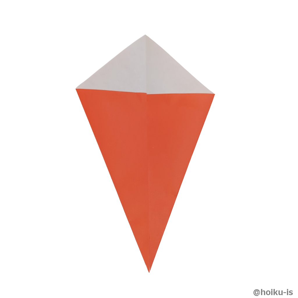 折り筋に合わせて左右の辺を折る