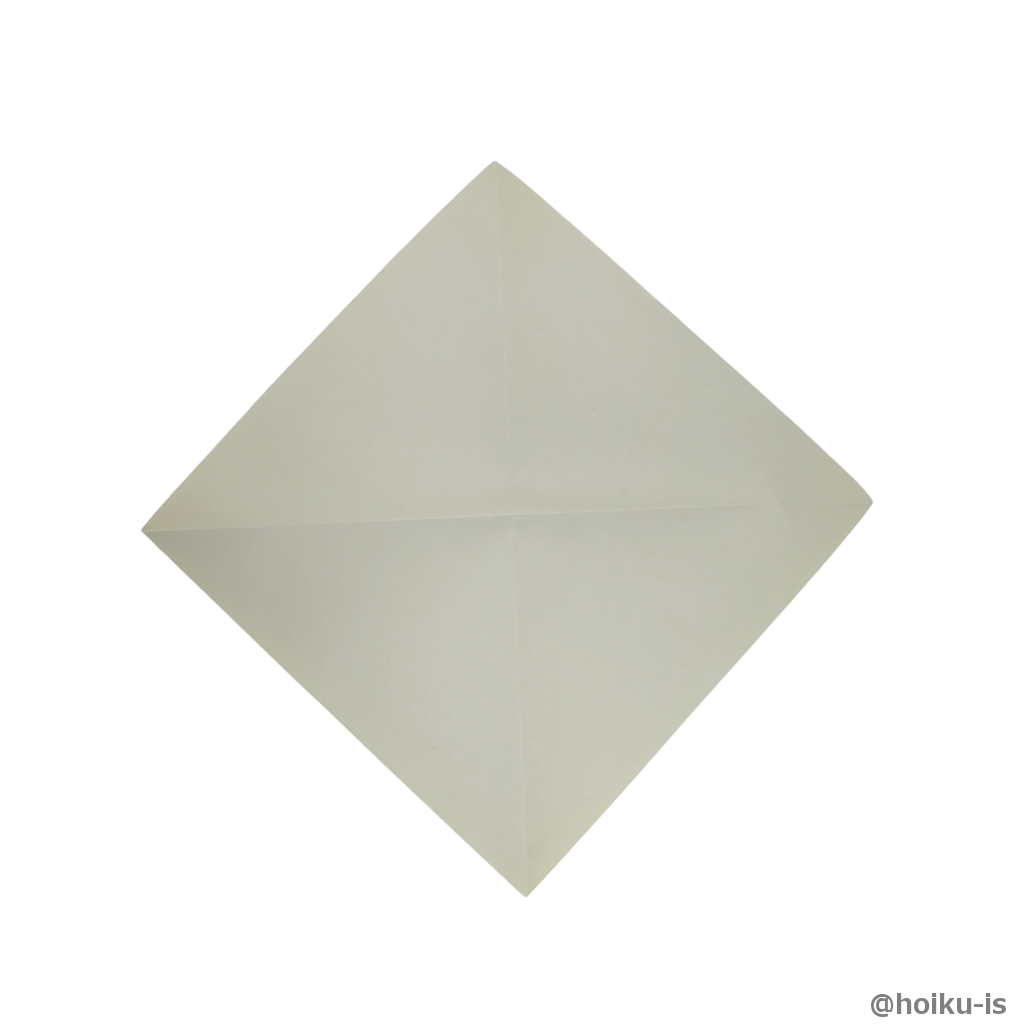 対角線に折り筋をつける