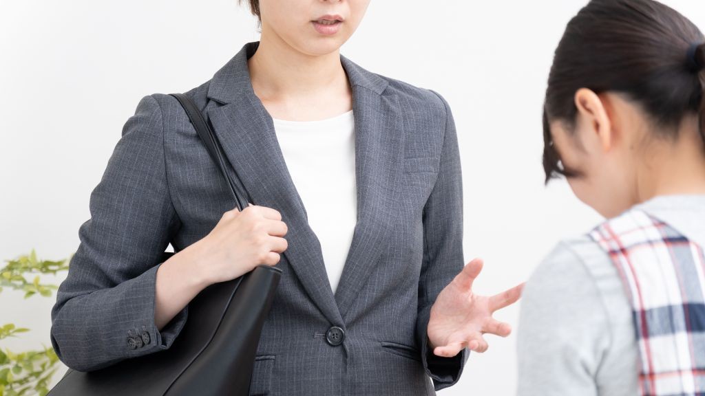 高圧的・感情的な態度をとる保護者への対応|保護者トラブル対策シリーズ