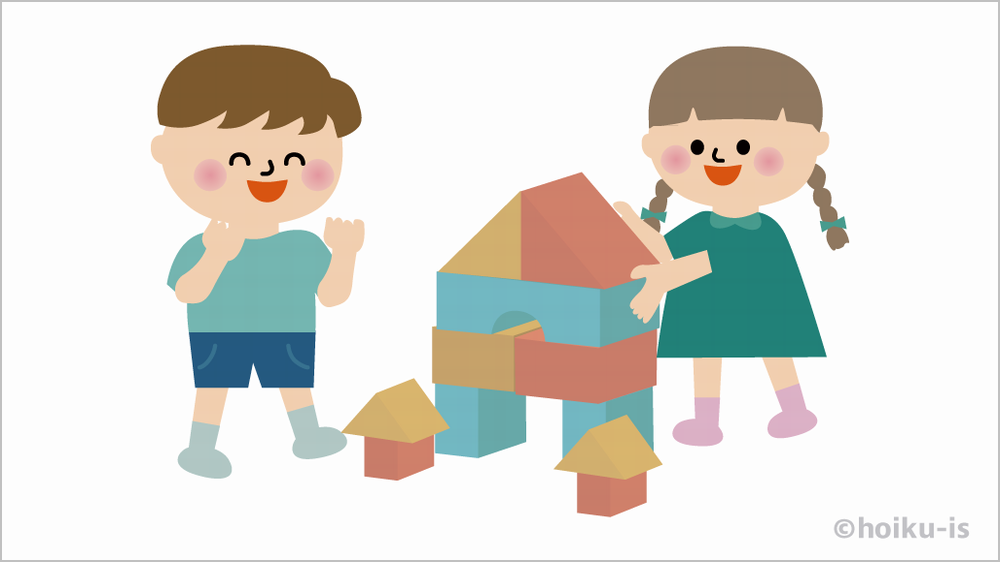 積み木で遊んでいる園児たち