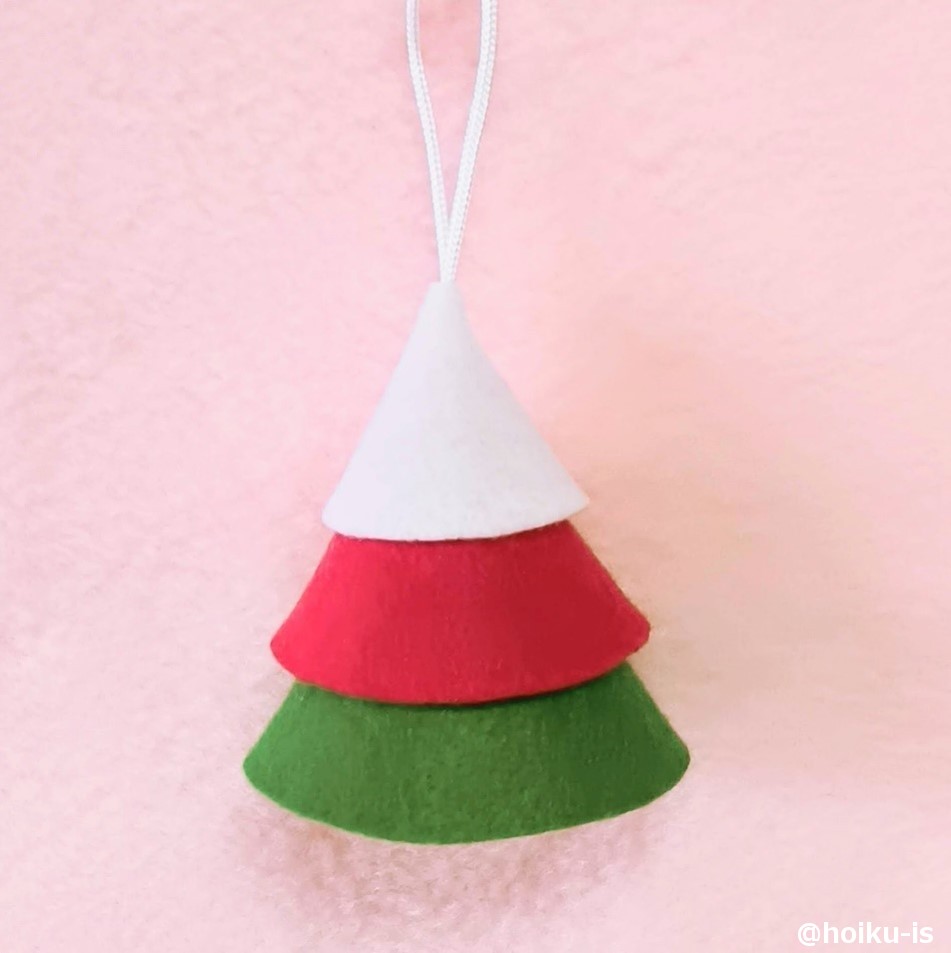 オーナメントを重ねた様子