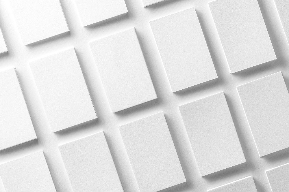 同じ型が等間隔で並べられたところ