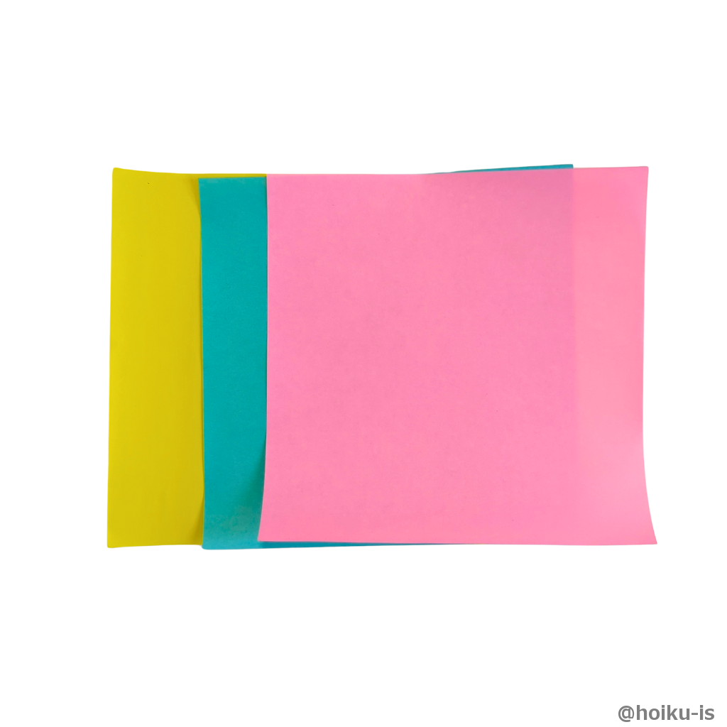 3枚の折り紙を用意します